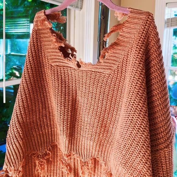 Distressed Cropped Gemini Sweater 🥰 V Neck - Picture 9 of 11